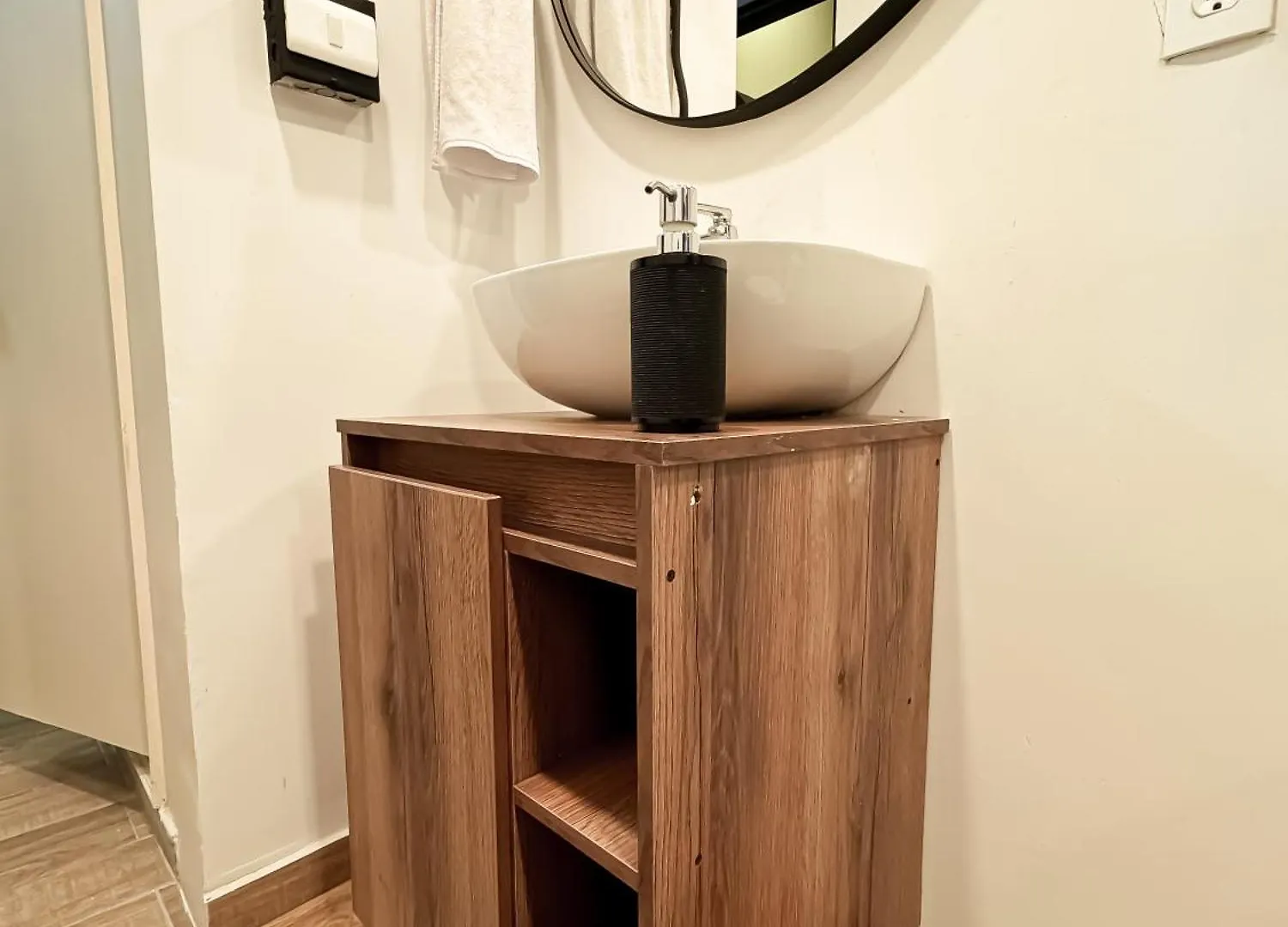 NID201 Alquiler apartamento amoblado en Laureles Medellín
