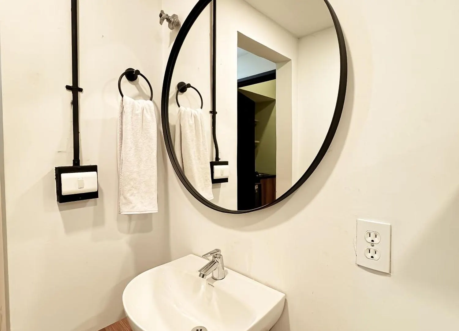 Alquiler Apartamento Amoblado En Laureles Nid201 By Roots Rentals Medellín 0*,